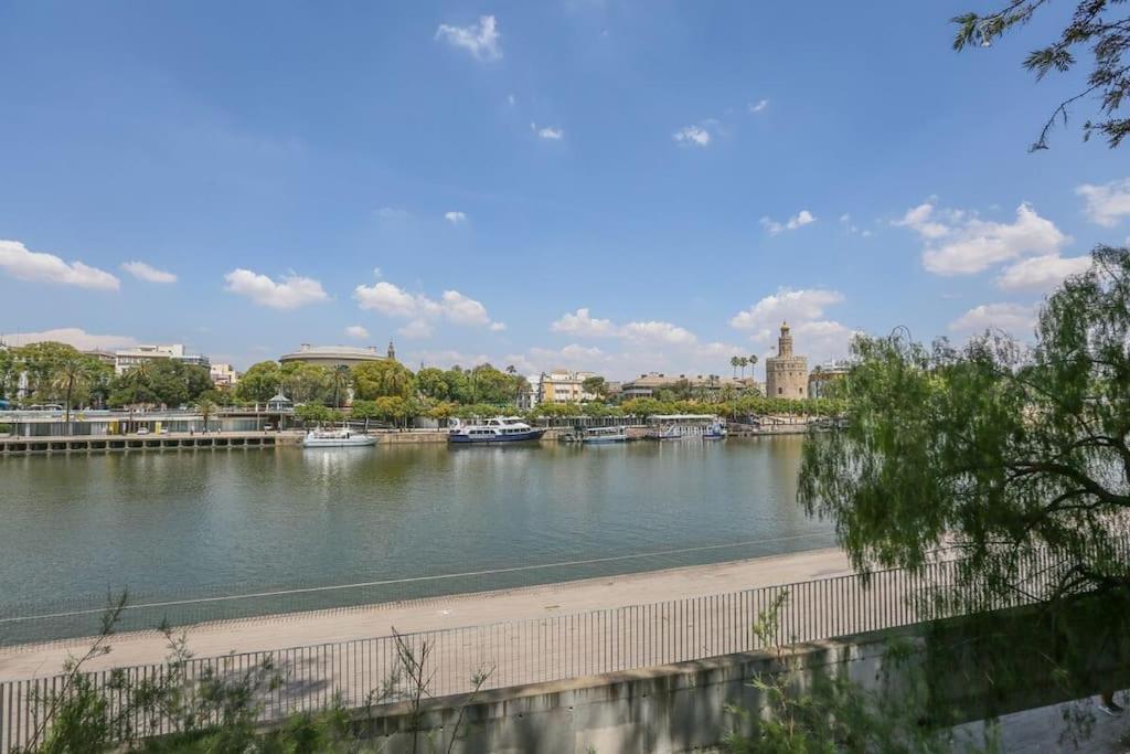 Riverwalk Suites - Puente Triana Севилья Экстерьер фото