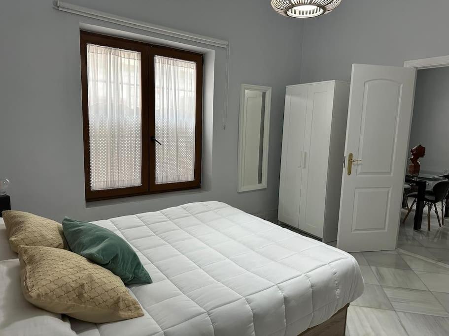 Riverwalk Suites - Puente Triana Севилья Экстерьер фото